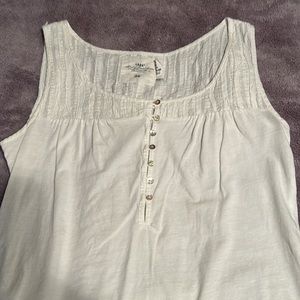 Old Navy Woman’s off white cotton tank top. Size medium.